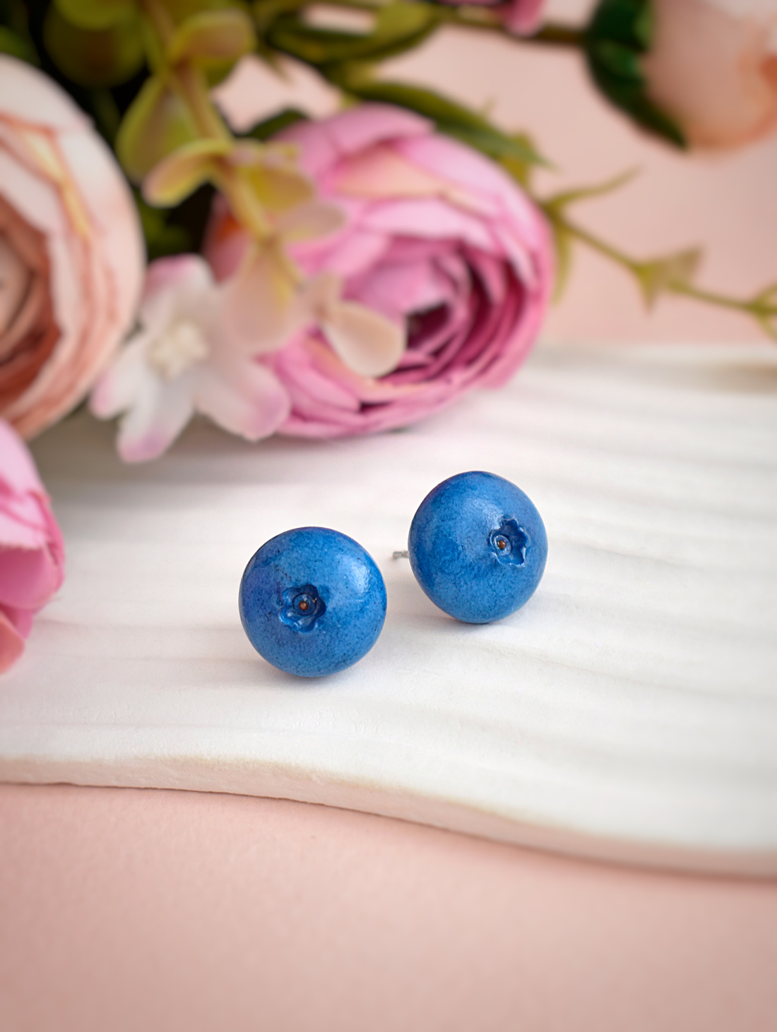 Миниатюрные серьги "Голубика" - фотография товара