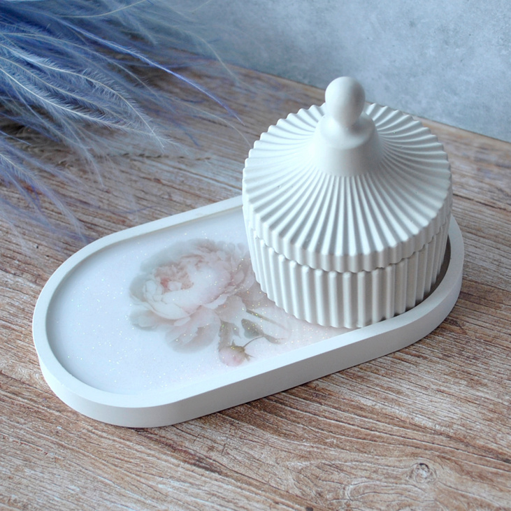 Свеча ароматическая "Белый пион и шкатулка"