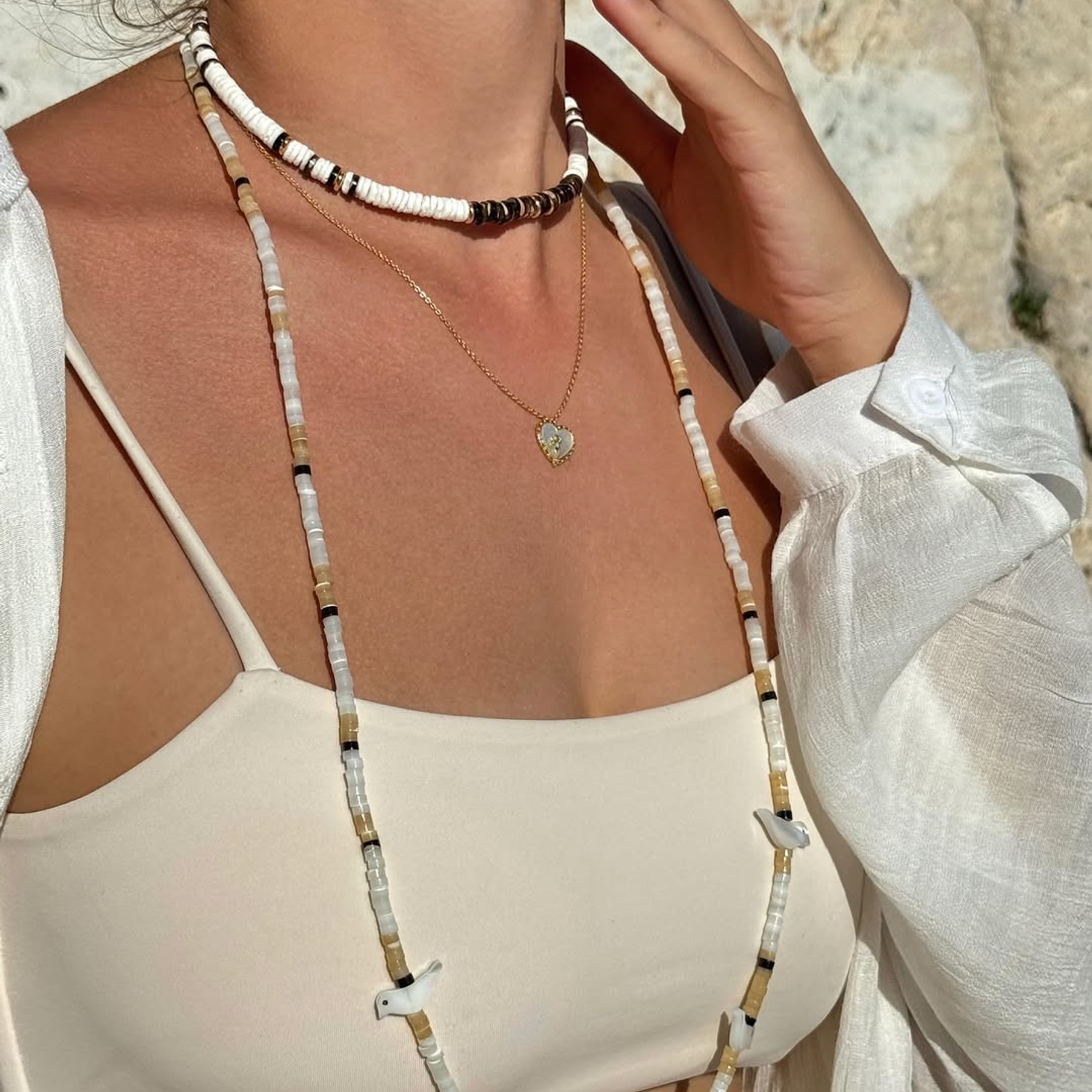 Колье из перламутра с птичками в этно стиле - фотография товара