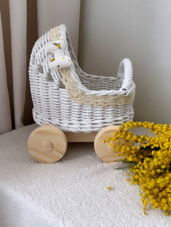 Плетеная коляска для кукол 23 см с постелькой