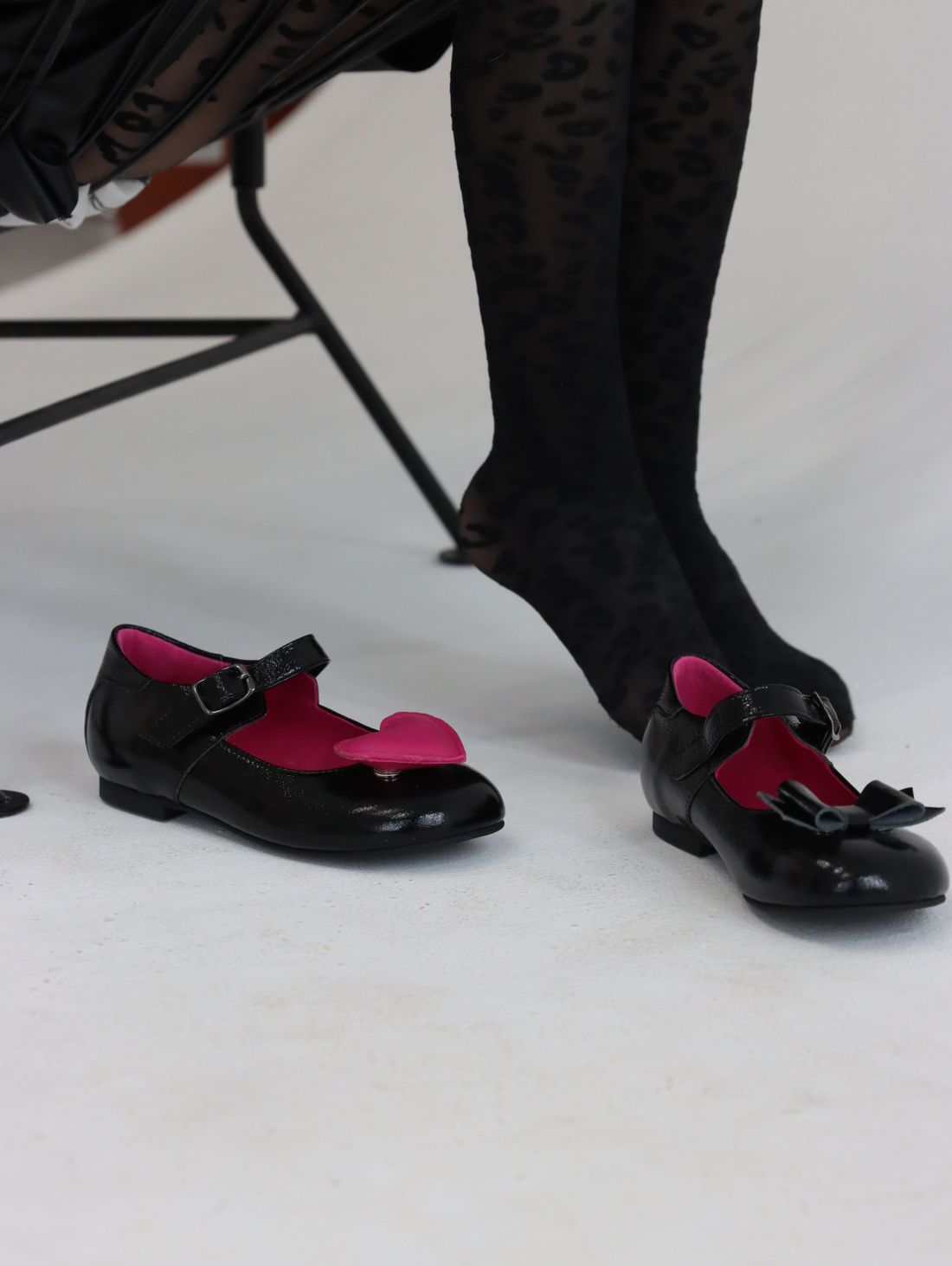 Туфли черные с розовой контрастной подкладкой - фотография товара