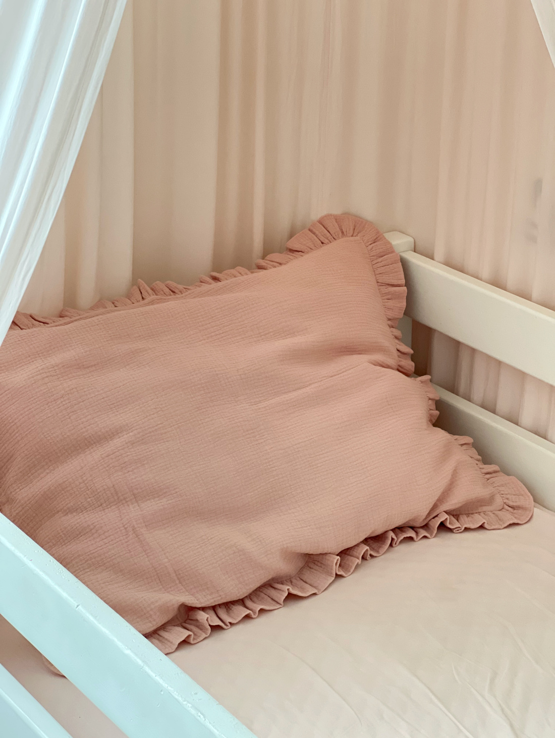 Наволочка с рюшами - фотография товара