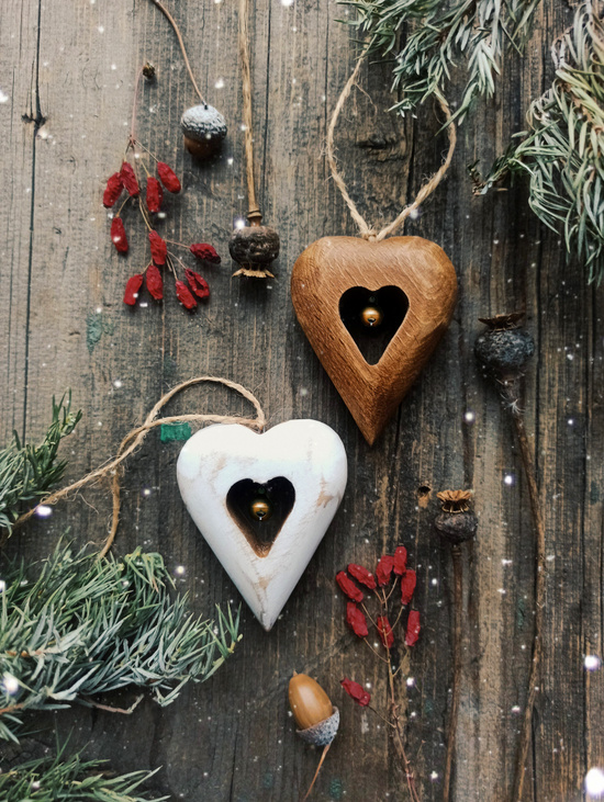 Елочная игрушка "Сердечко среднее N2 с бубенчиком"