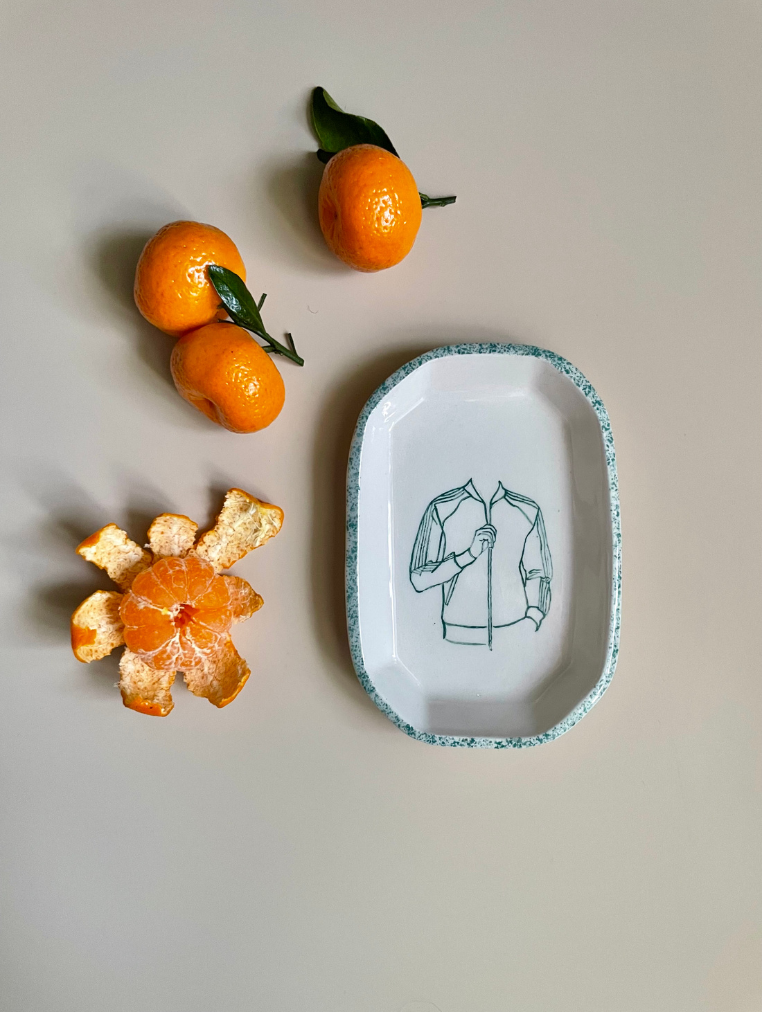 Тарелка керамическая «Три полоски» - фотография товара