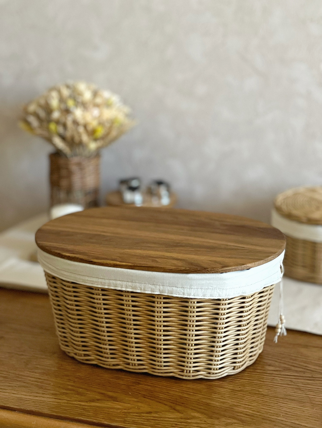 Плетёная хлебница с деревянной крышкой - фотография товара