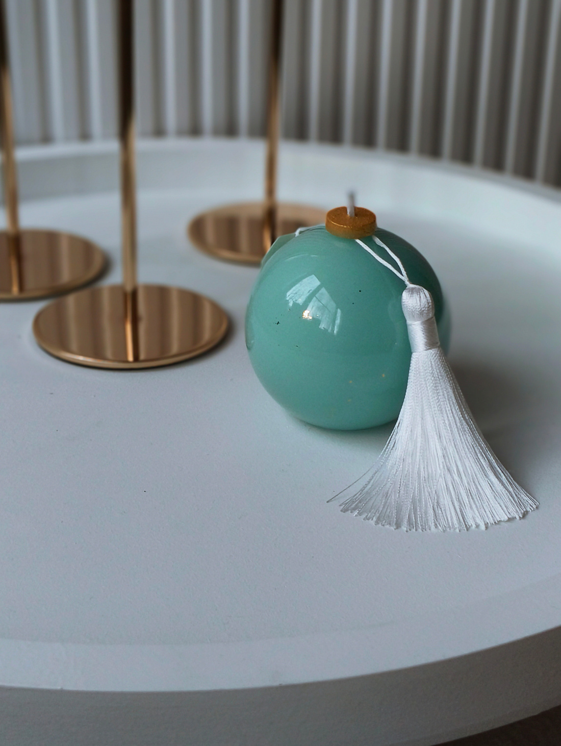 Свеча "Новогодний керамический шар" голубой - фотография товара