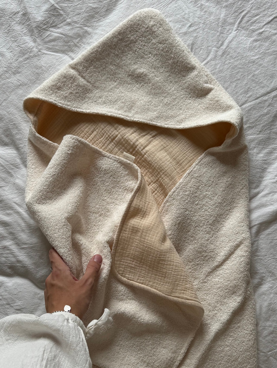 Двухсторонне полотенце уголок из муслина и махры