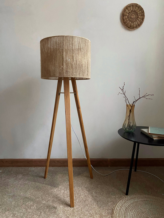 Торшер с абажуром из джута