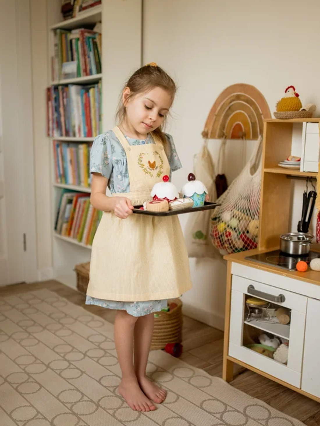 Фартук с вышивкой для девочки - фотография товара