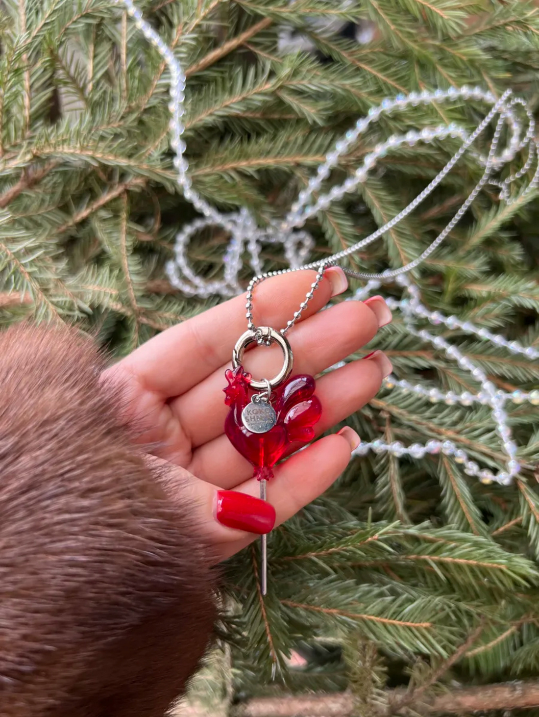 Колье "Красный глянцевый петушок" - фотография товара