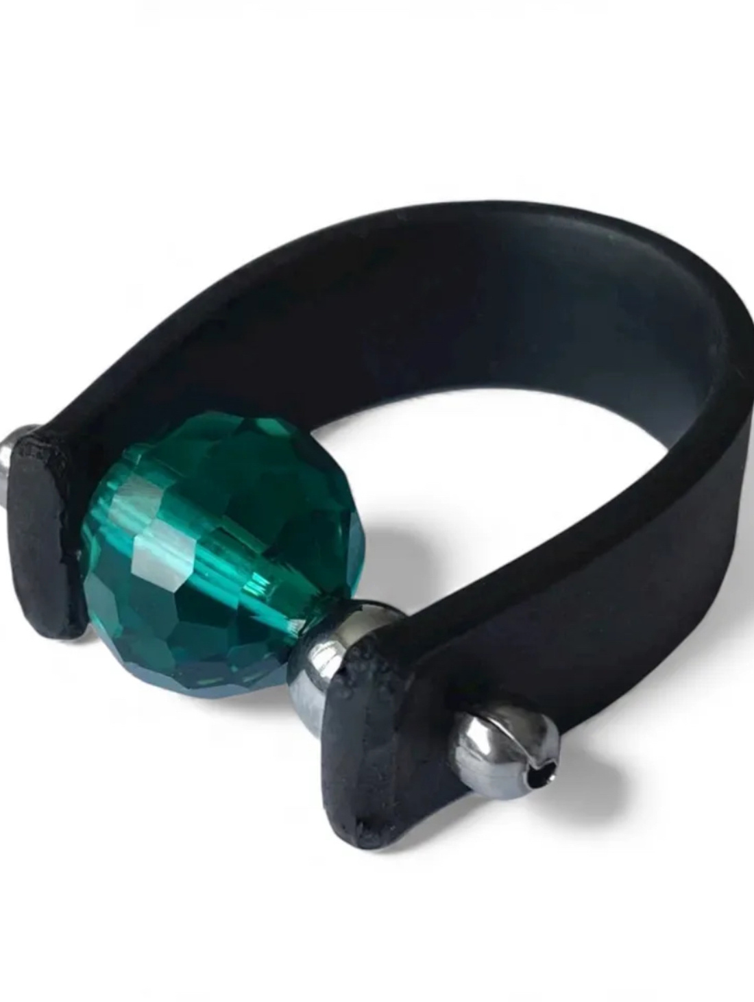 Кольцо зеленое из каучука и муранского стекла - фотография товара