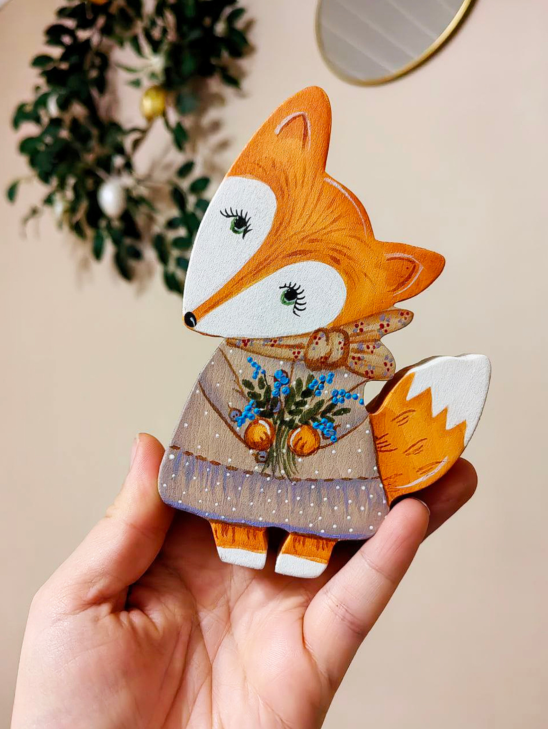 Лиса с синими цветами - фотография товара