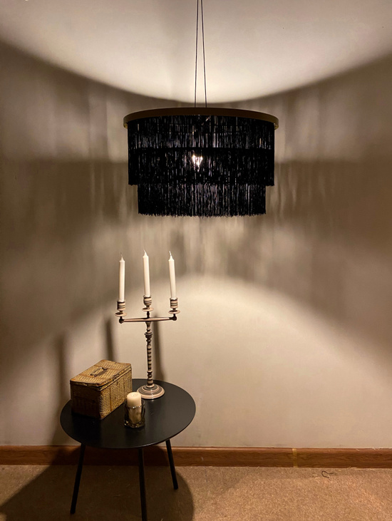 Люстра черная с бахромой