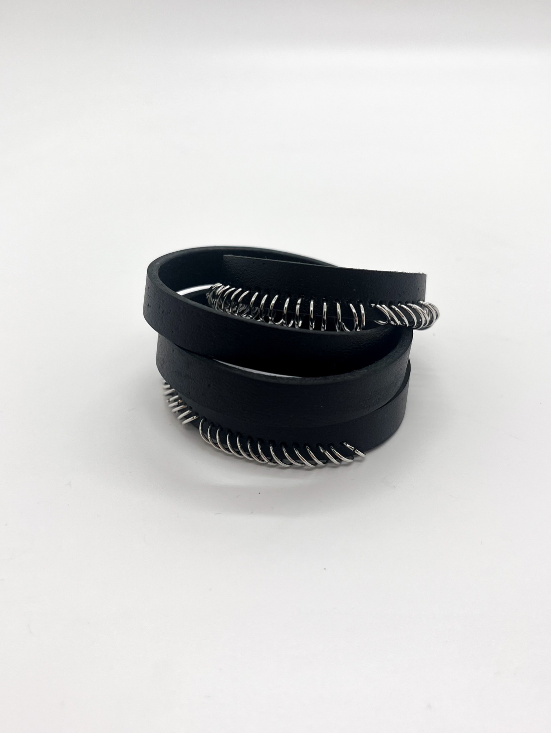 Кожаный браслет с кольцами - фотография товара