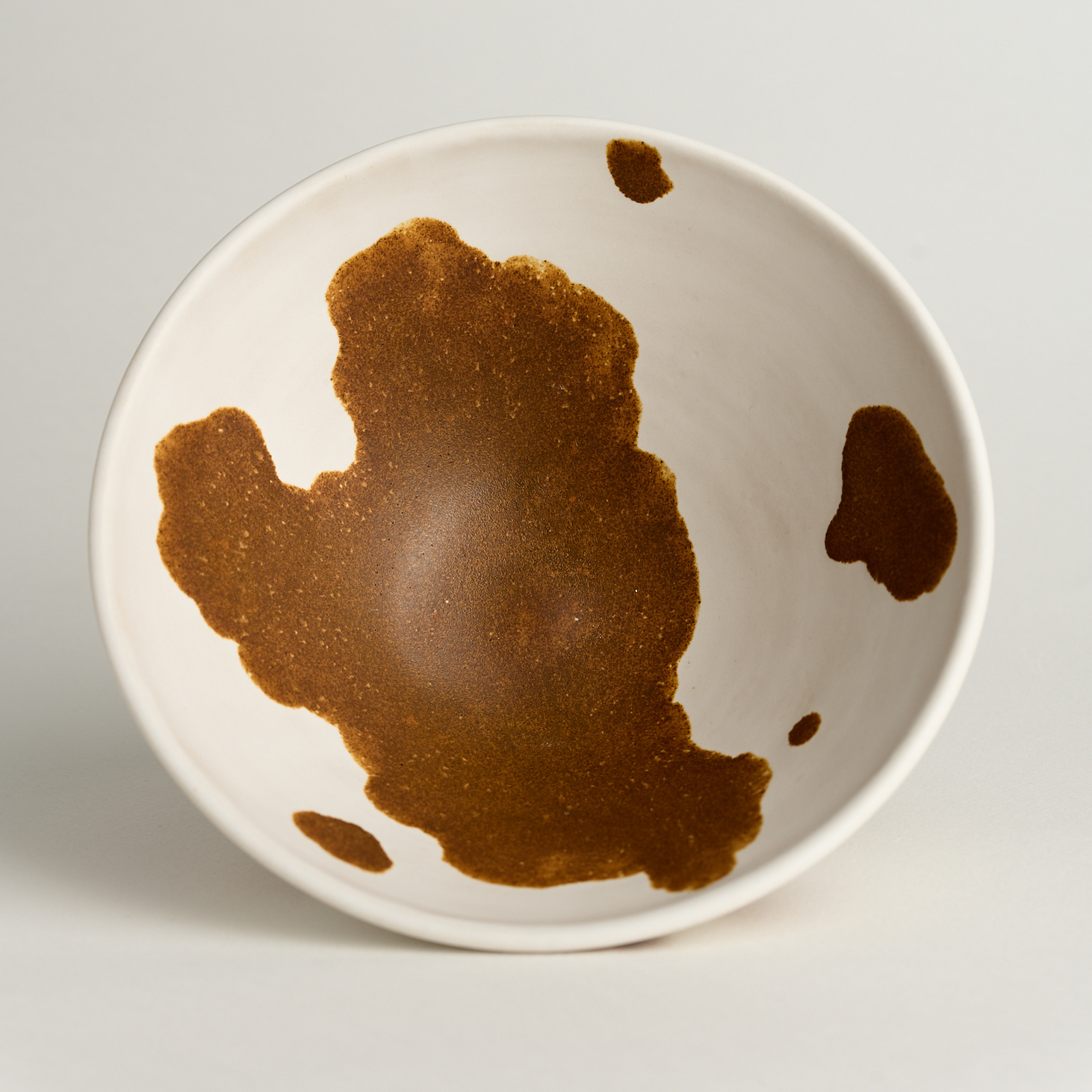 Миска большая "Коровка светлая" - фотография товара