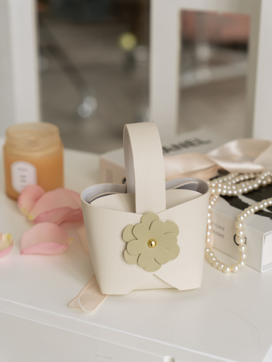 Ароматическая свеча "Хорошая девочка" в подарочной сумочке