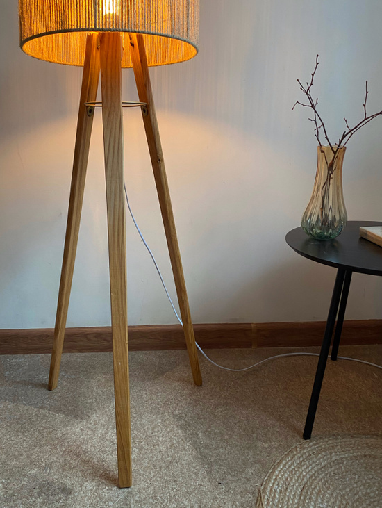 Торшер с абажуром из джута