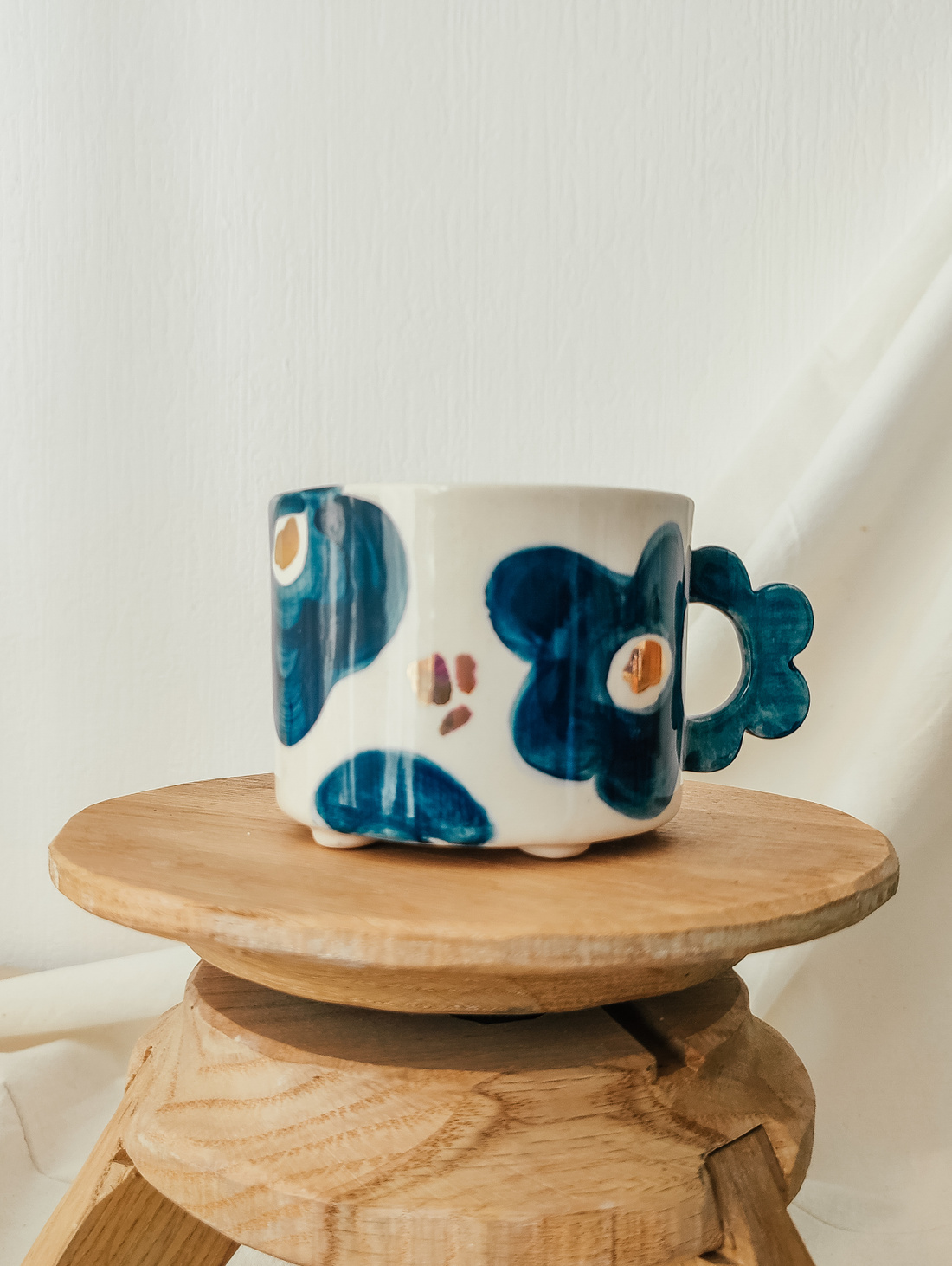 Кружка на ножках "Синий мак" - фотография товара