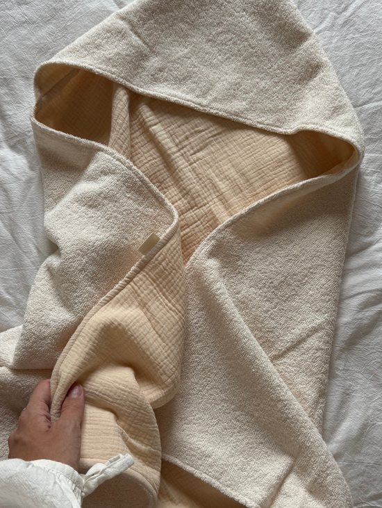 Двухсторонне полотенце уголок из муслина и махры