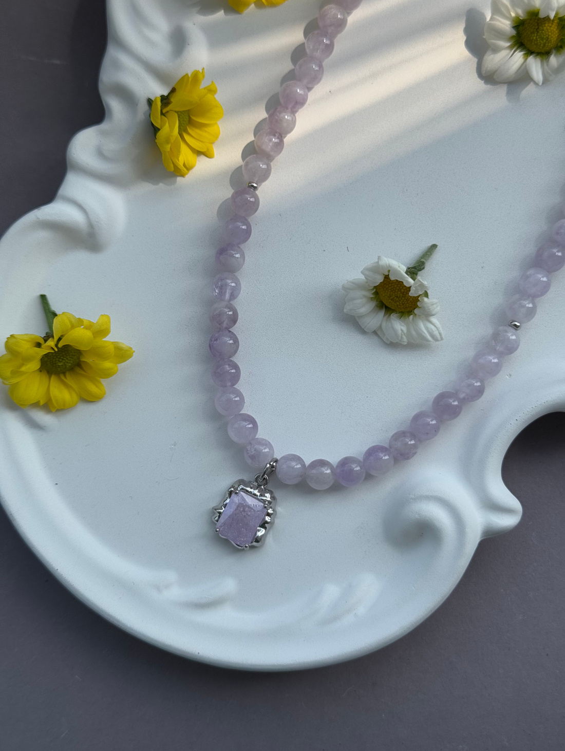 Колье с лавандовым аметистом - фотография товара