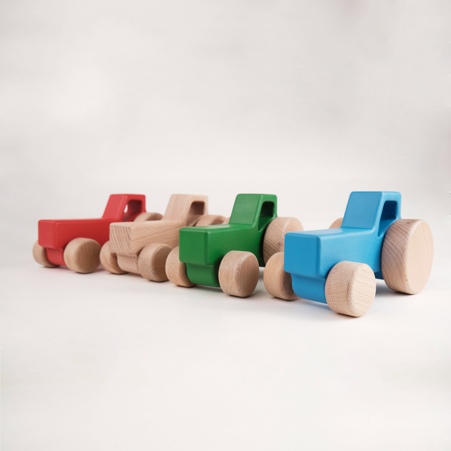 Деревянная игрушка "Папин Трактор" - фотография товара