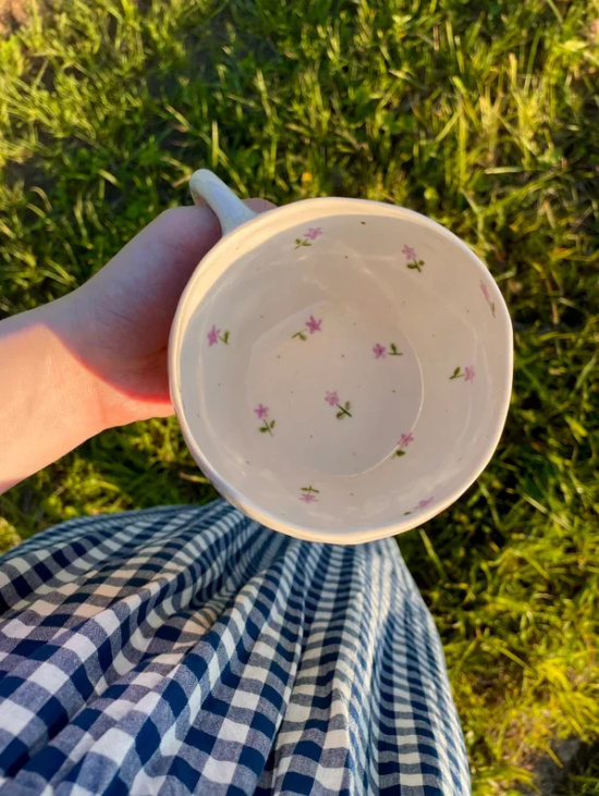 Керамическая кружка ручной работы «Сиреневые цветы»