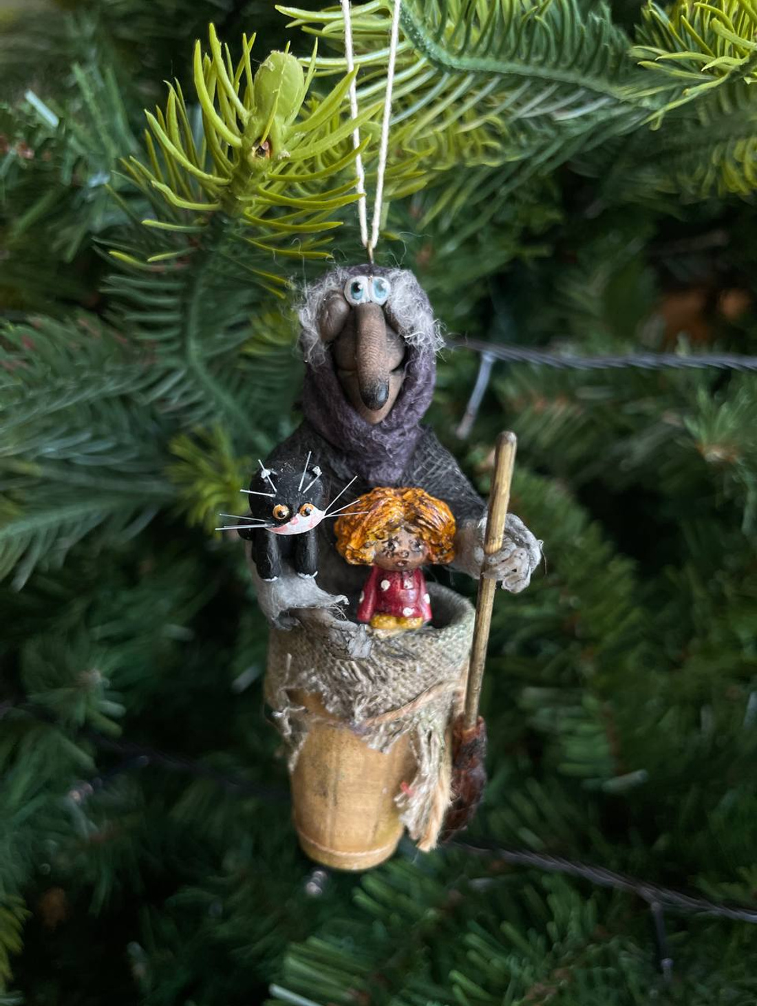 Ватная елочная игрушка "Баба-яга из мультфильма Домовой" - фотография товара