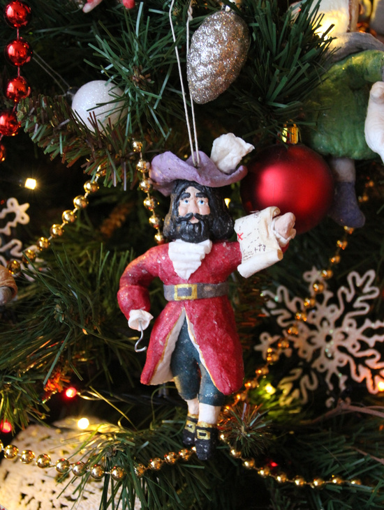 Ватная ёлочная игрушка "Пират с картой"