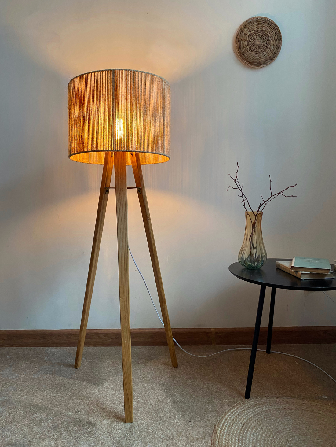 Торшер с абажуром из джута - фотография товара