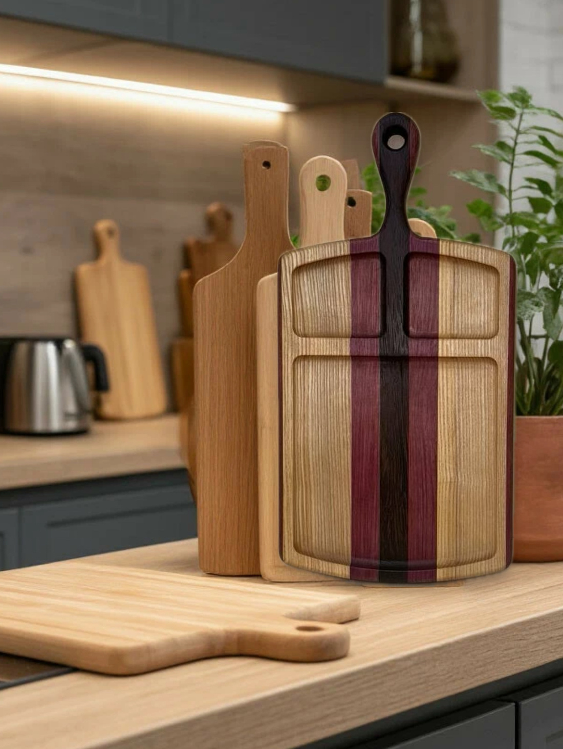 Доска из ясеня, амаранта и венге для подачи и сервировки - фотография товара