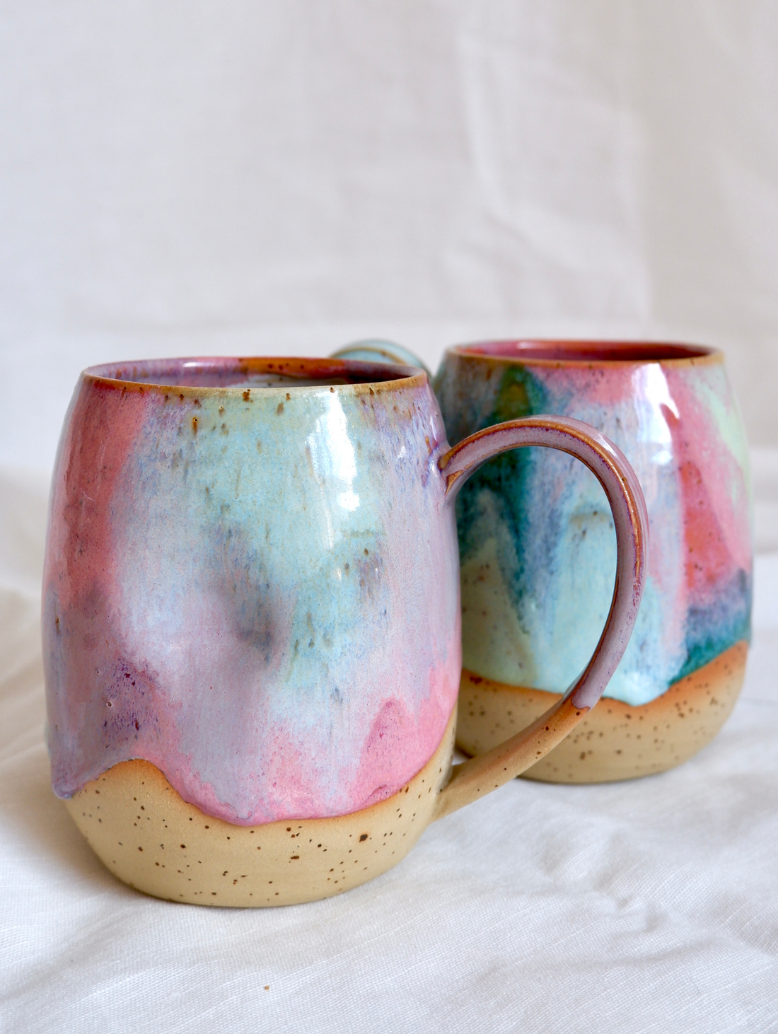 Кружка керамическая с вмятинкой под палец - фотография товара