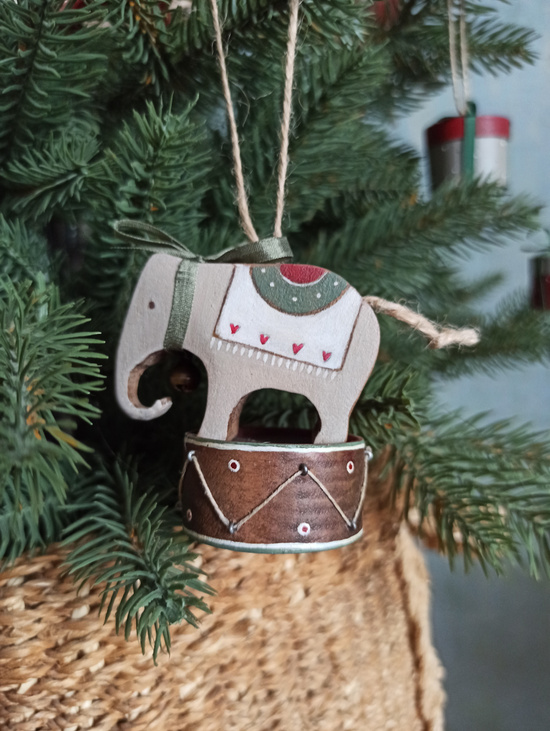 Елочная игрушка "Слоник малый на барабане"