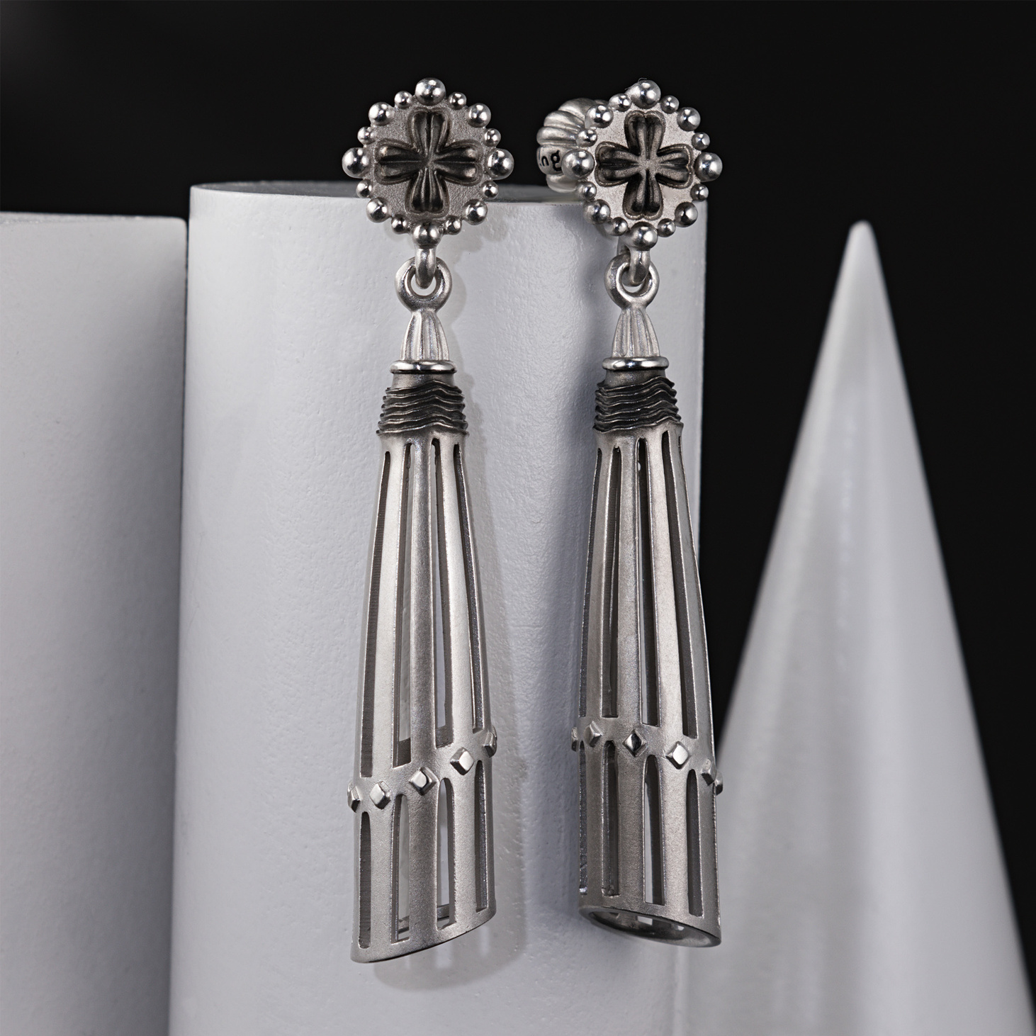 Длинные серебряные серьги SAGRADA FAMILIA - фотография товара