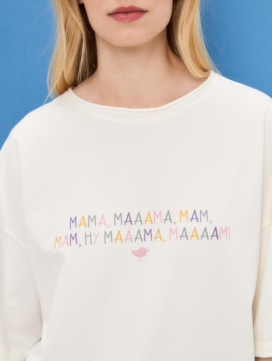 Футболка в молочном цвете "мамамааама" - фото товара