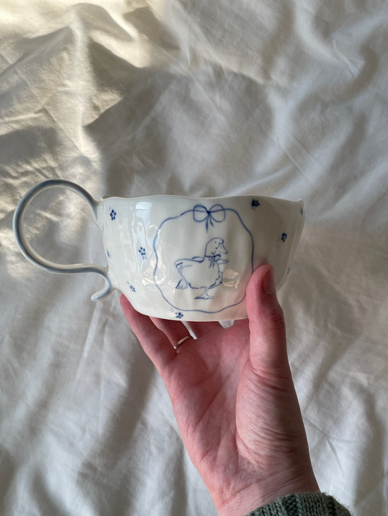 Керамическая кружка ручной работы «Гуси»