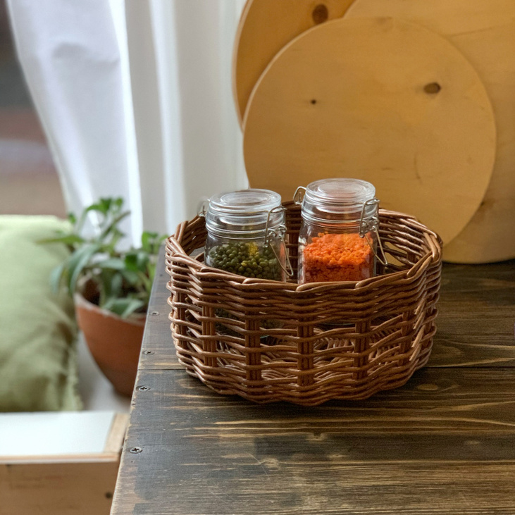 Круглая плетёная ажурная корзина