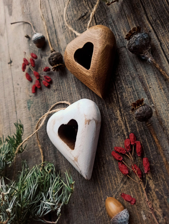 Елочная игрушка "Сердечко среднее N2 с бубенчиком"