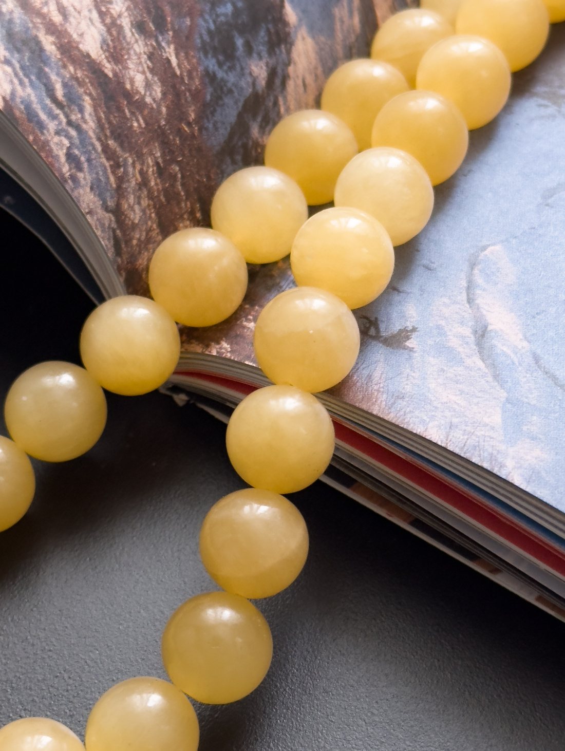 Чокер-цыпленочек из желтого кальцита - фотография товара