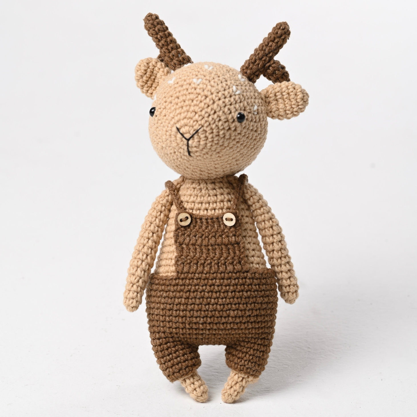 Игрушка "Олень в коричневом из семейства зверят" - фотография товара