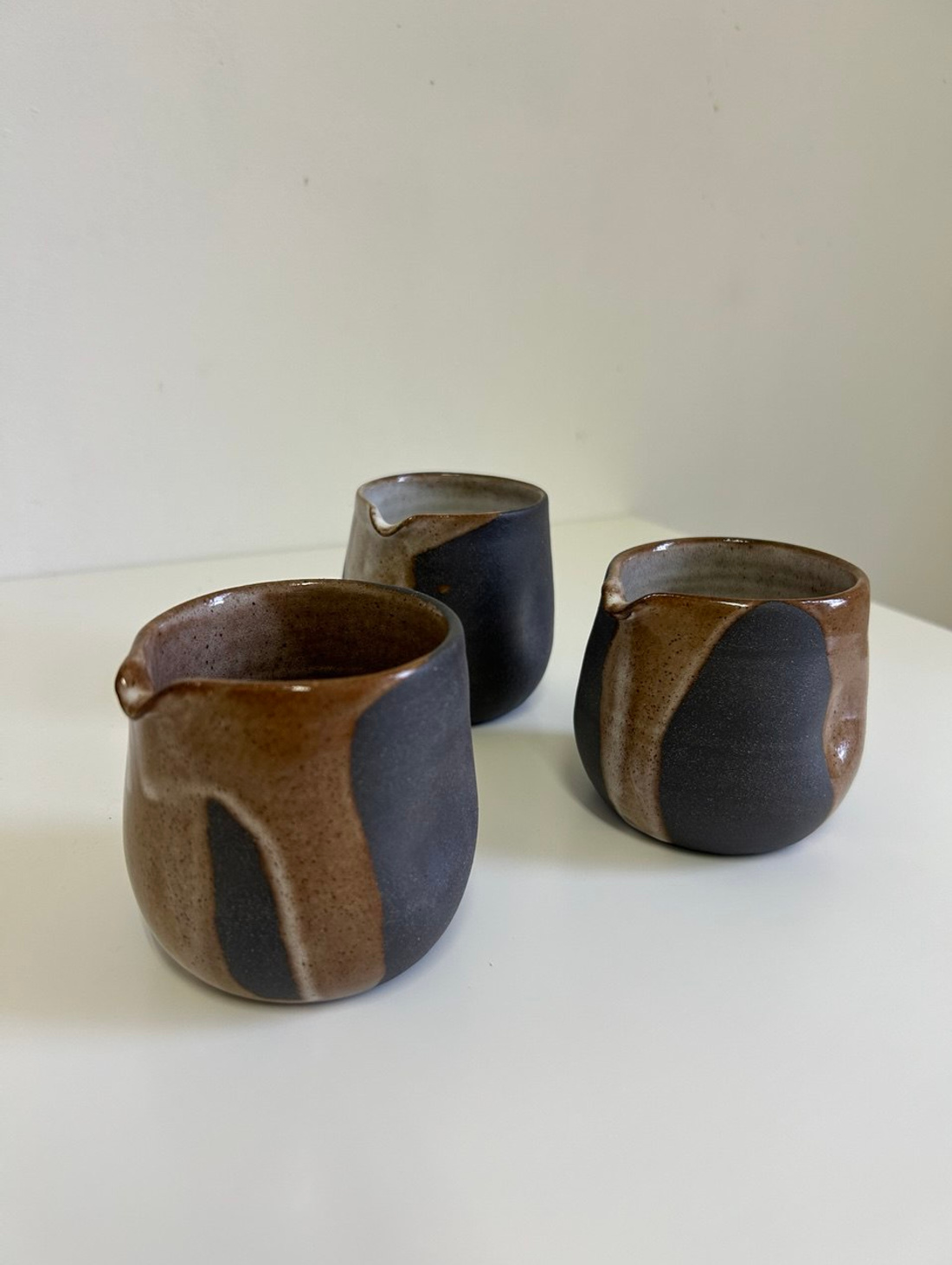 Молочник с натёками глазури - фотография товара