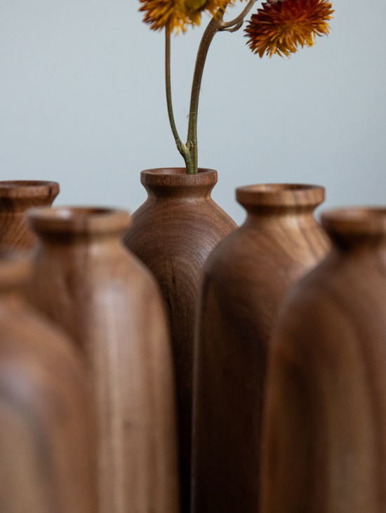 Ваза из дерева в минималистичном дизайне