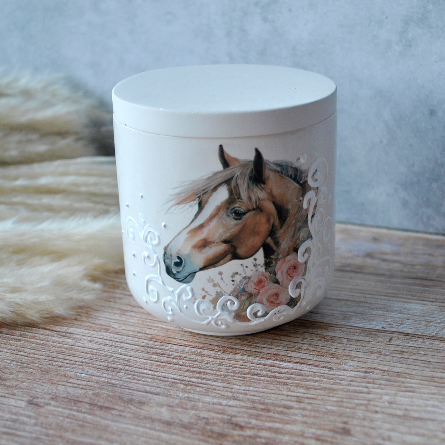 Свеча ароматическая "Конь в узорах" - фотография товара