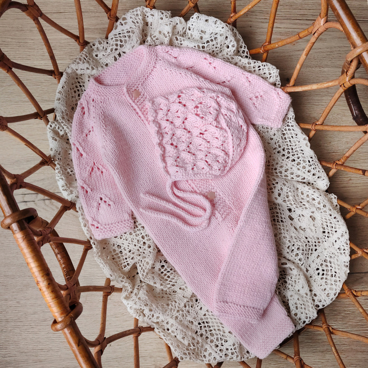 Комбинезон для девочки и чепчик для новорожденных