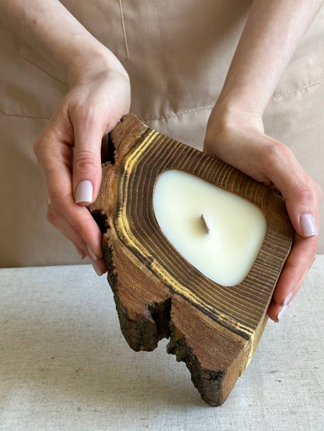 Свеча в дереве "Черное море" - фотография товара