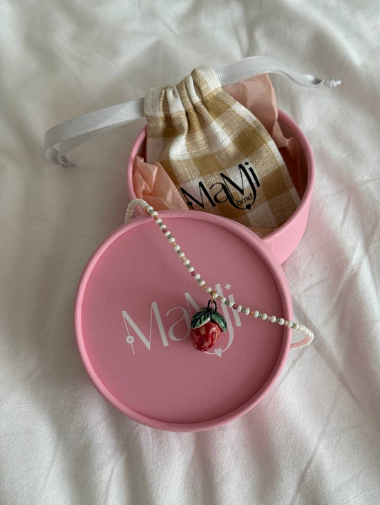 Колье «Клубничка» с керамической подвеской