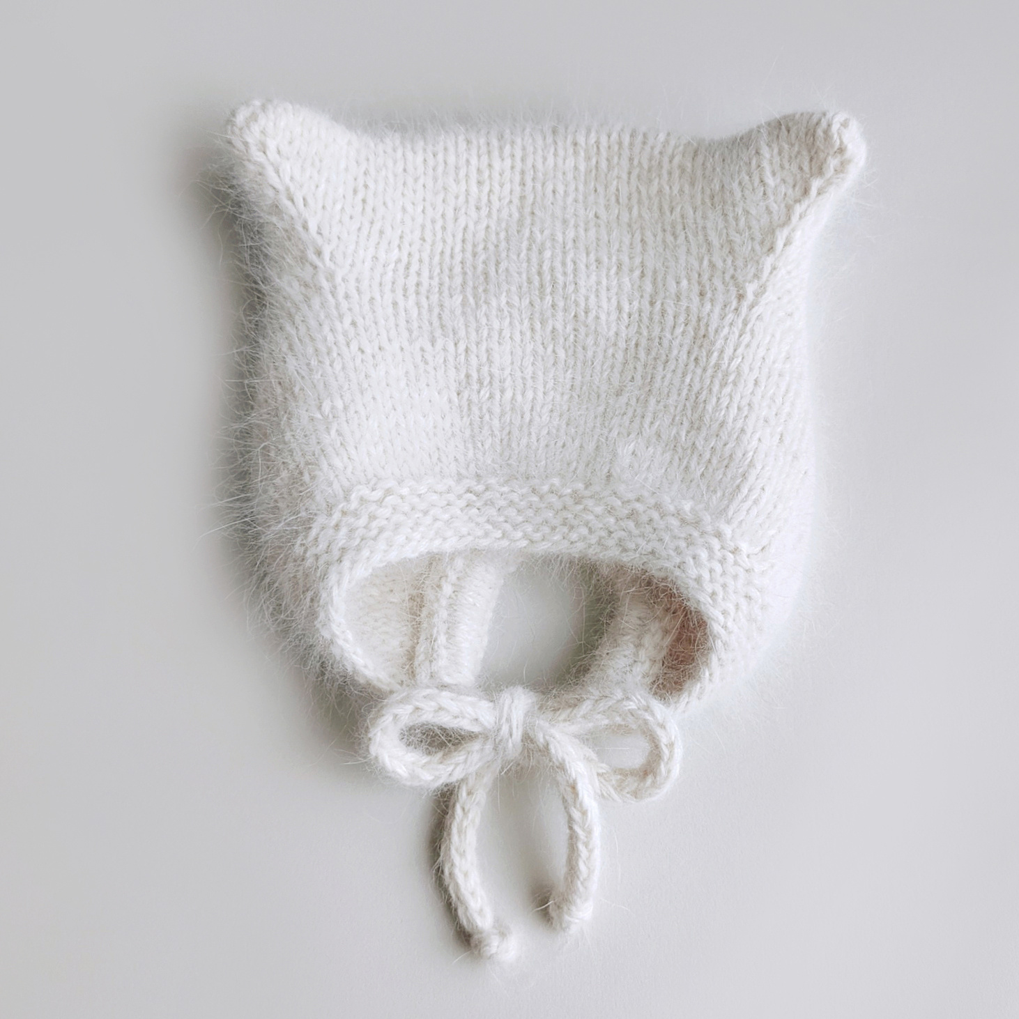 Детская шапка с ушками "Китти" 3-6 мес - фотография товара