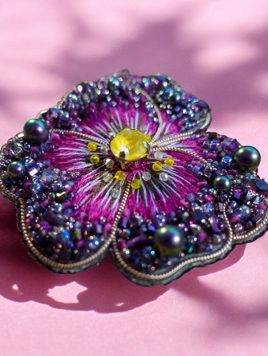 Брошь "Анютины глазки"