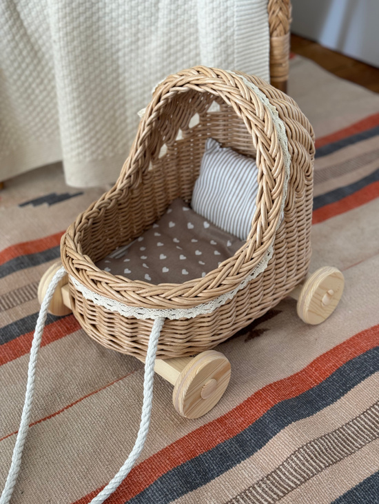 Плетеная коляска для кукол 30 см с постелькой. Люлька для кукол