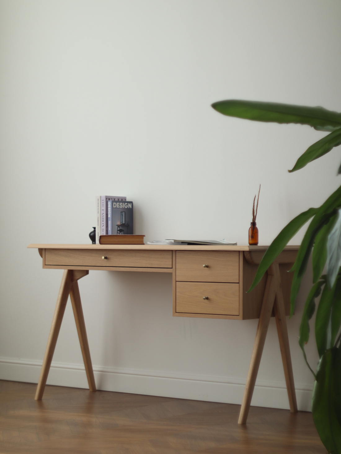 Письменный стол-циркуль из шпона и массива дуба STL04 - фотография товара