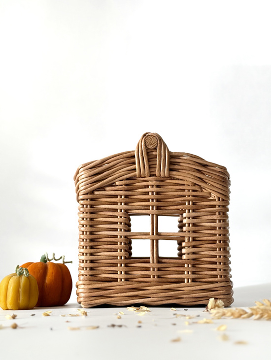 Плетёный домик с ручкой